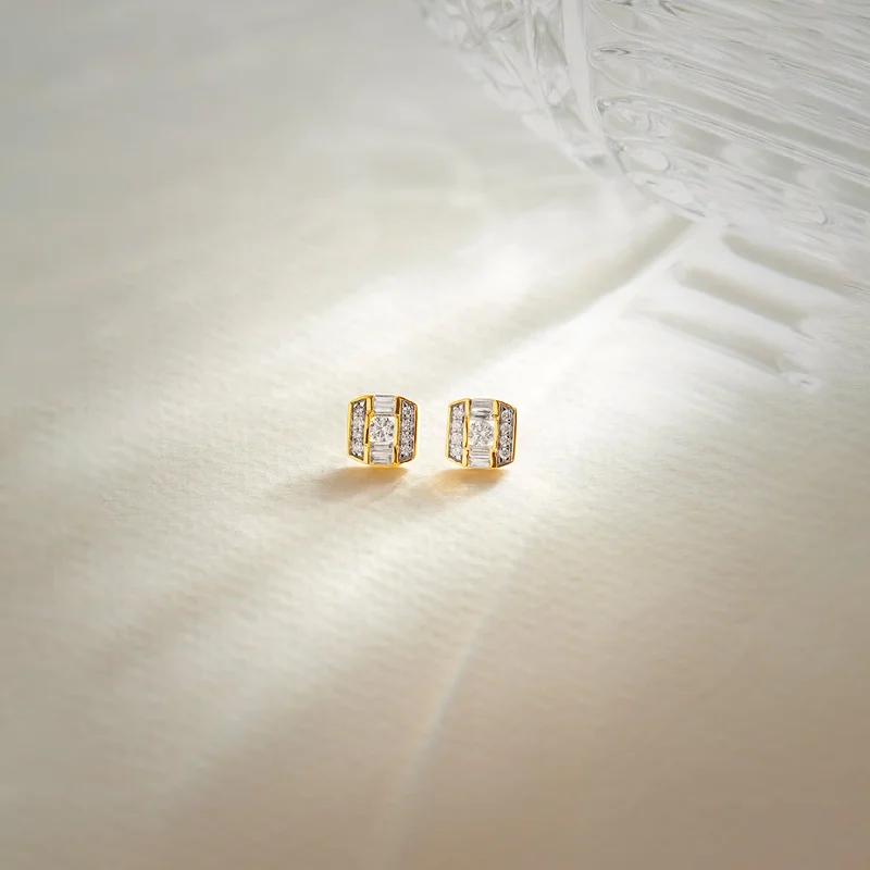 fashion stud earrings with rhinestones-Elegant Octa Cluster Diamond Earrings