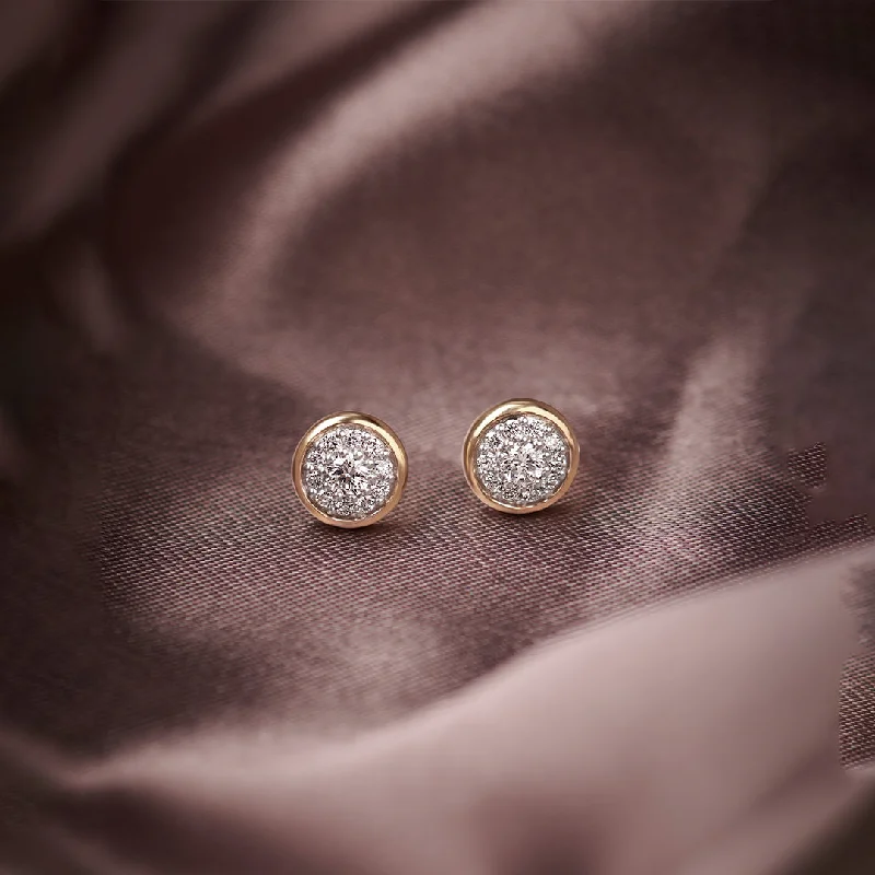 minimalist gold stud earrings-Round Cluster Dainty Diamond Earrings