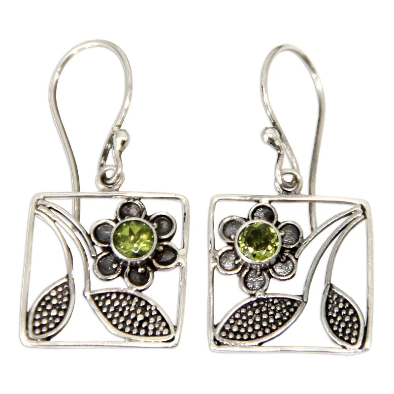 vintage stud earrings-Sterling Silver 'Bali Daisy' Peridot Flower Earrings